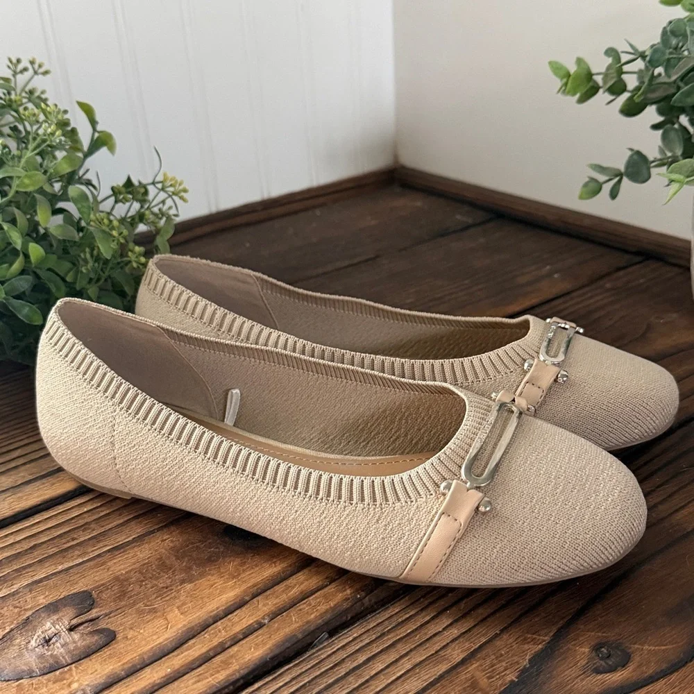 NWT Nautica Tan Women's Ballet Flats with Buckle Detail